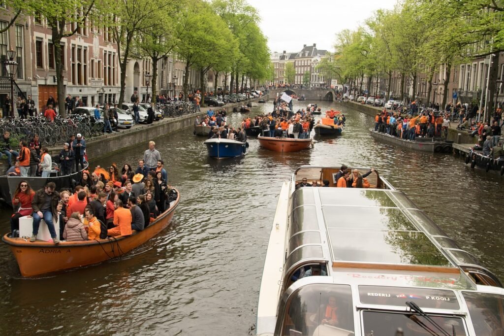 amsterdam, canal, king's day-6577515.jpg